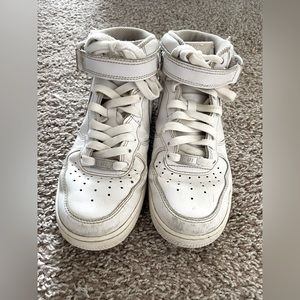 Nike Air Force 1 Mid '07 White. M6W8